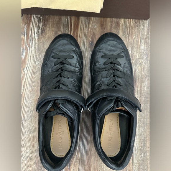 Men’s Louis Vuitton Shoes - Picture 2 of 5